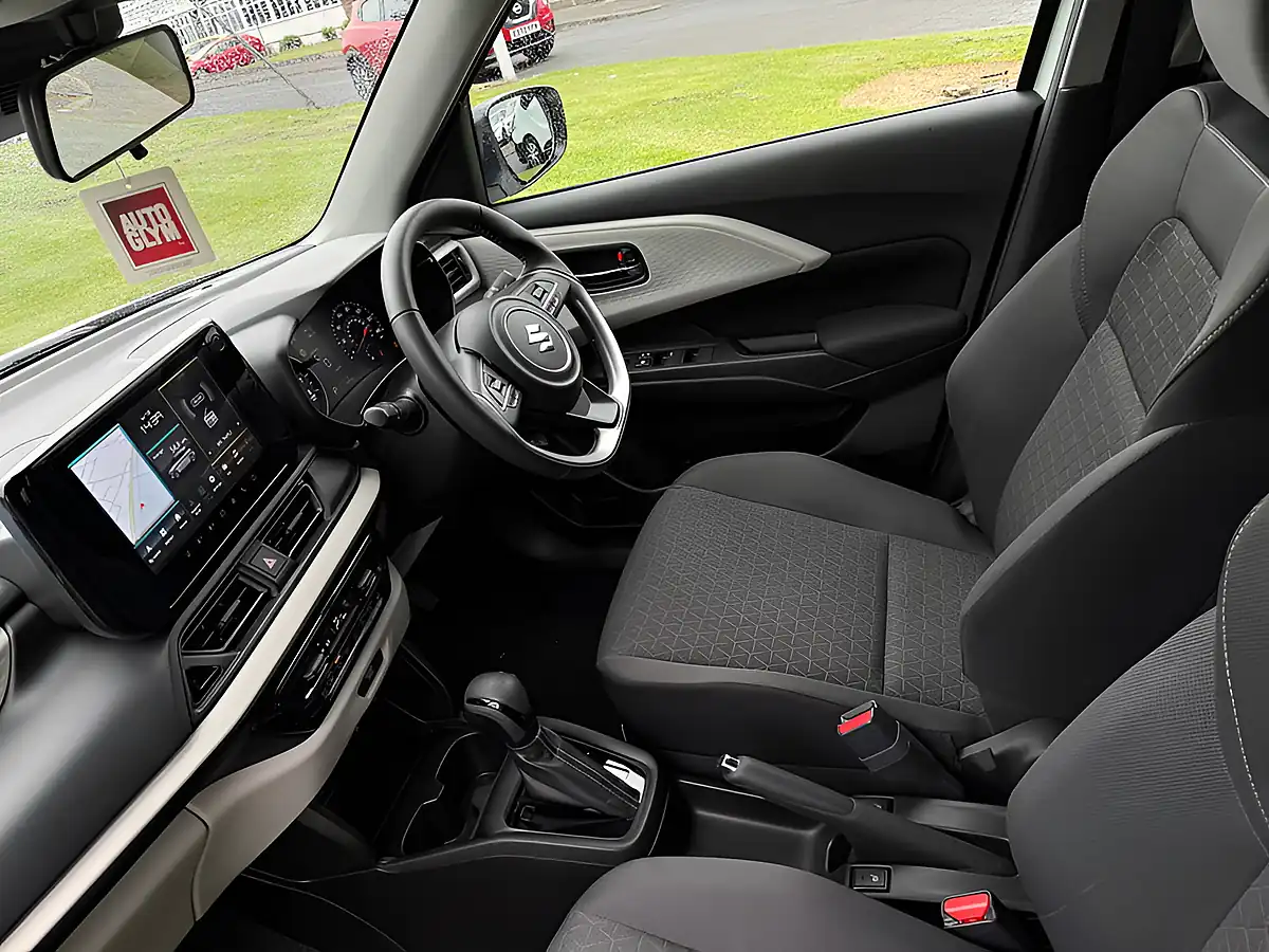 Used 2025 Suzuki Swift Motion White - Interior and Exterior details 14