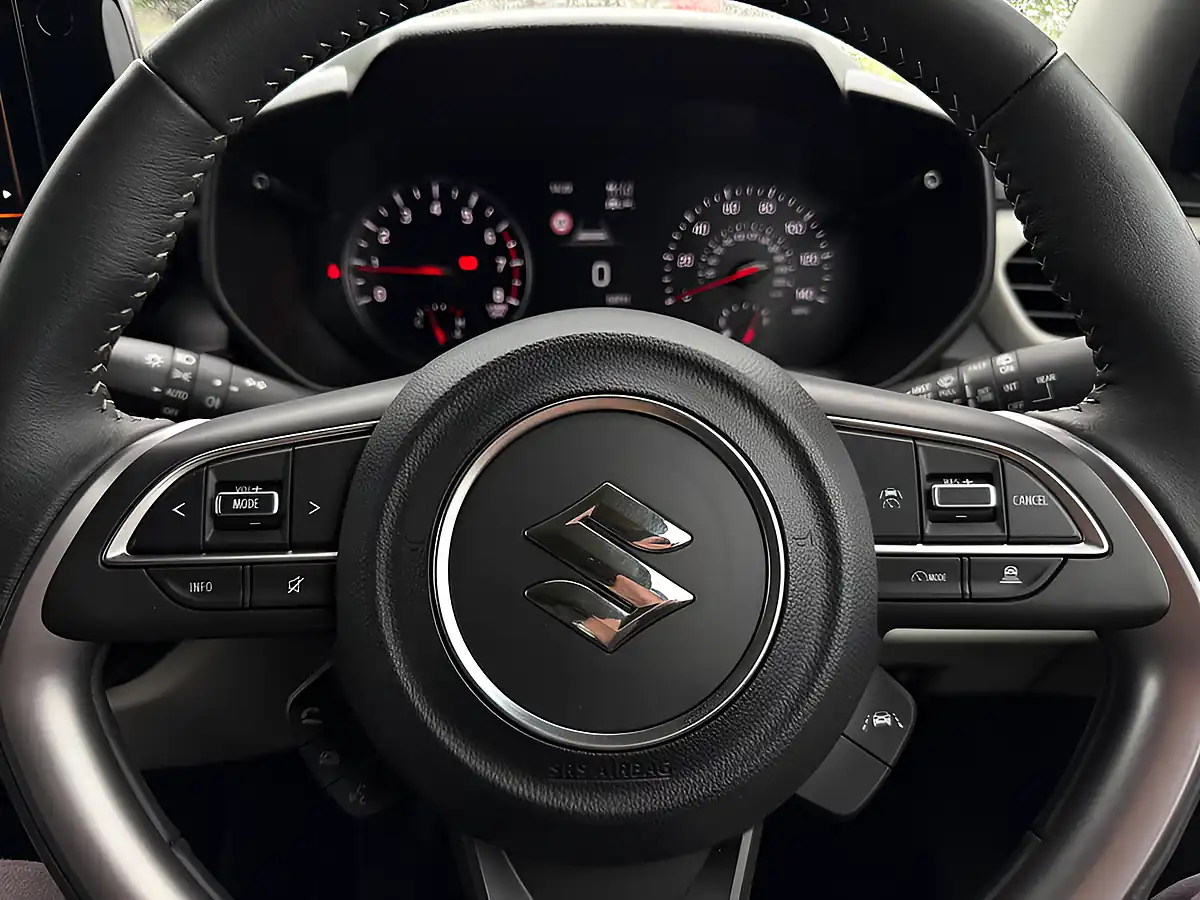 Used 2025 Suzuki Swift Motion White - Interior and Exterior details 16