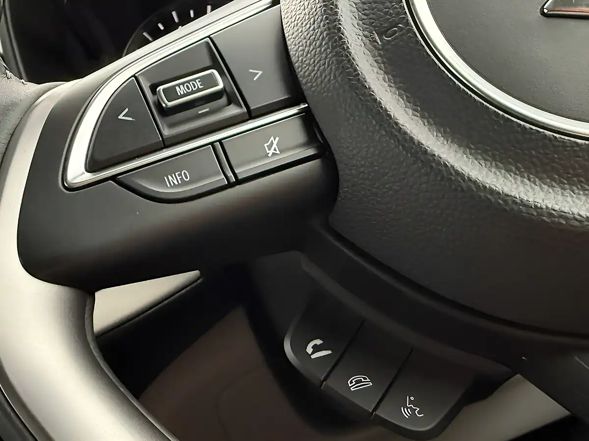 Used 2025 Suzuki Swift Motion White - Interior and Exterior details 17