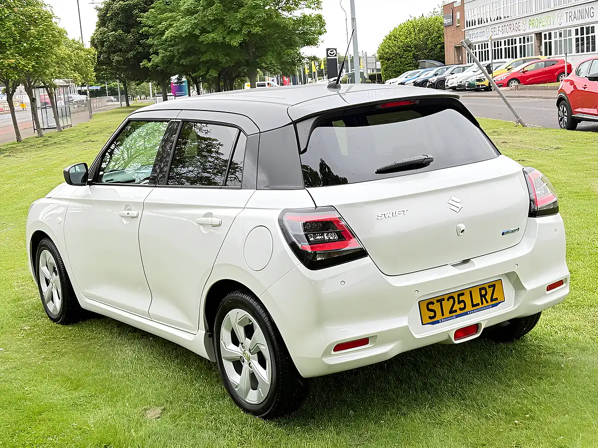 Used 2025 Suzuki Swift Motion White - Interior and Exterior details 4
