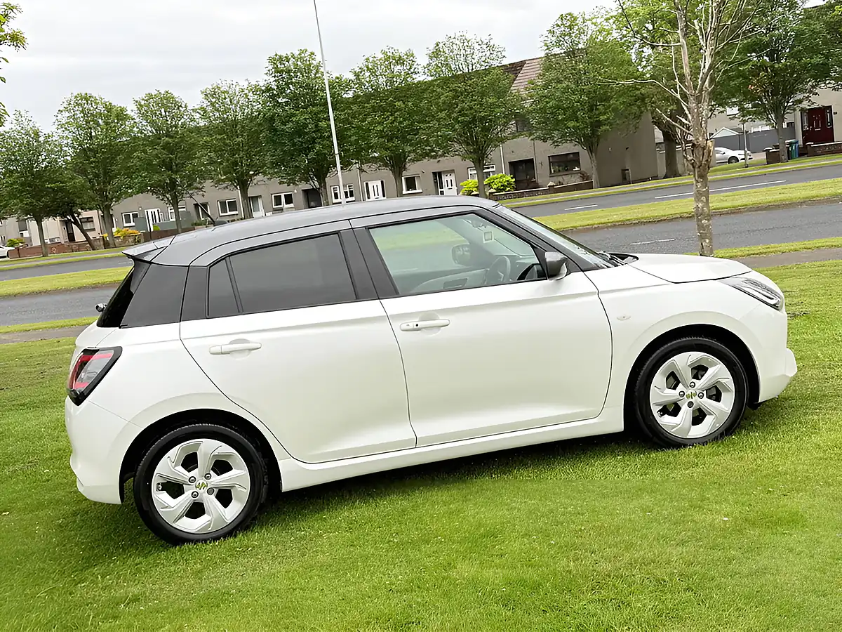 Used 2025 Suzuki Swift Motion White - Interior and Exterior details 6