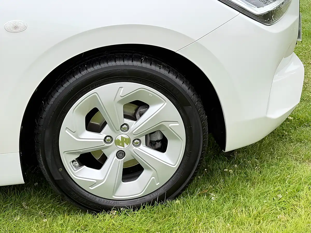 Used 2025 Suzuki Swift Motion White - Interior and Exterior details 7