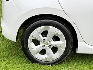 Used 2025 Suzuki Swift Motion White - Interior and Exterior details 8