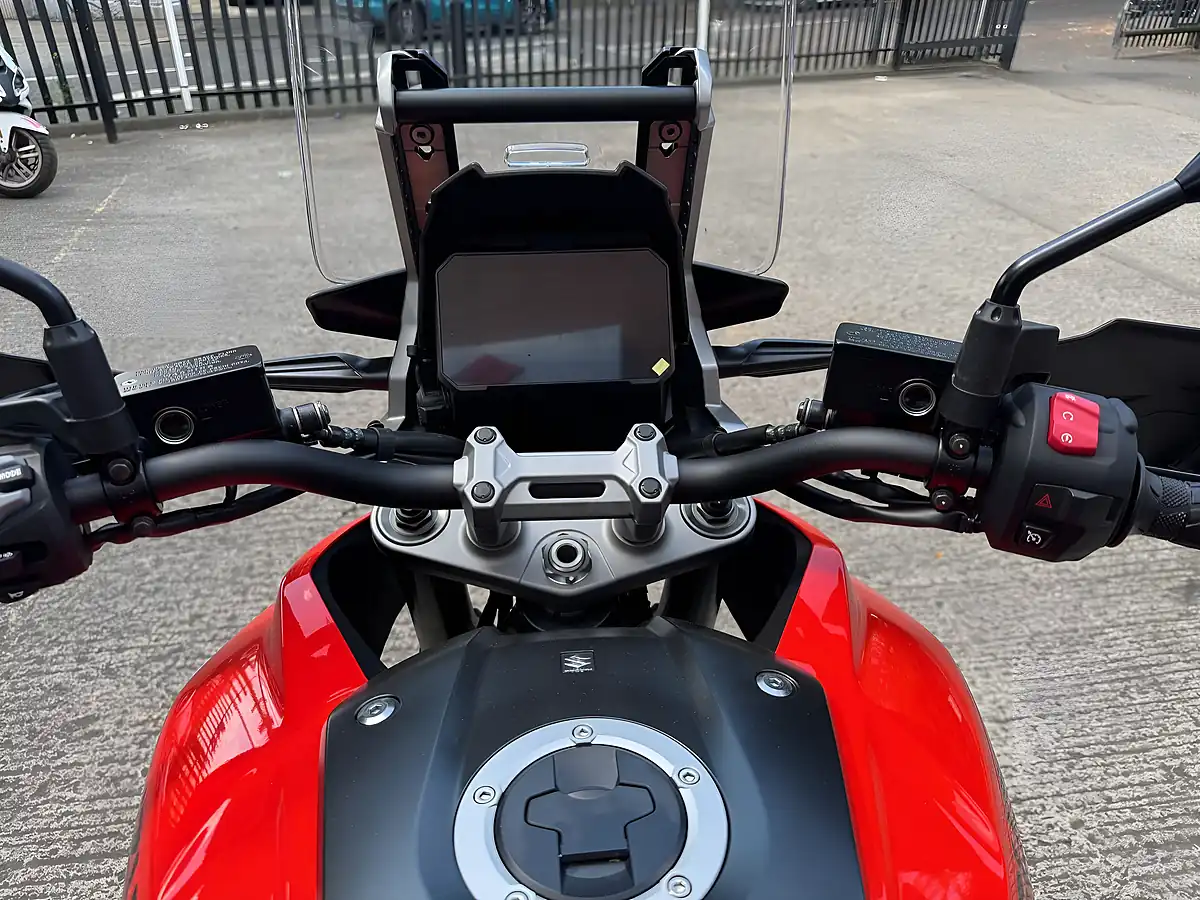 Used 2025 Suzuki V-Strom 1050 - Interior and Exterior details 11