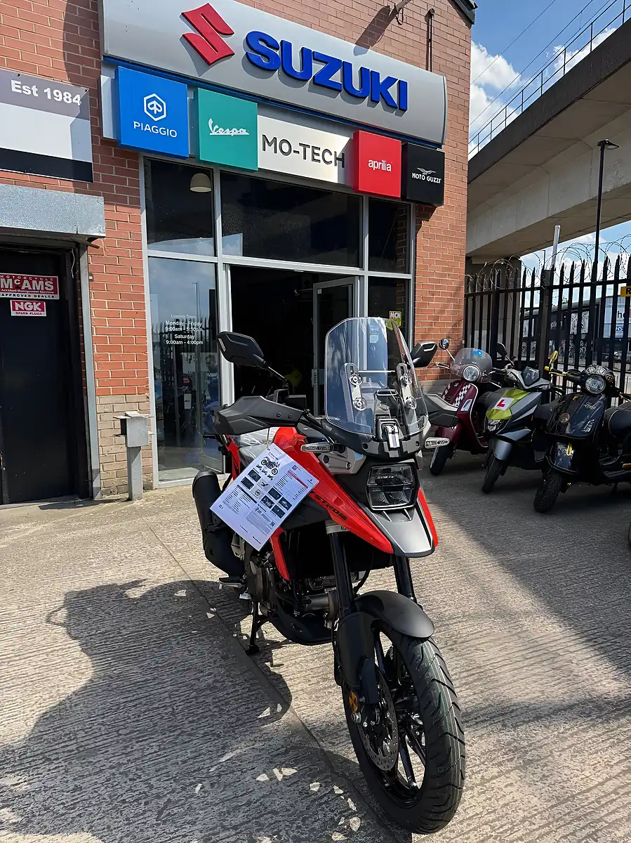 Used 2025 Suzuki V-Strom 1050 - Interior and Exterior details 12