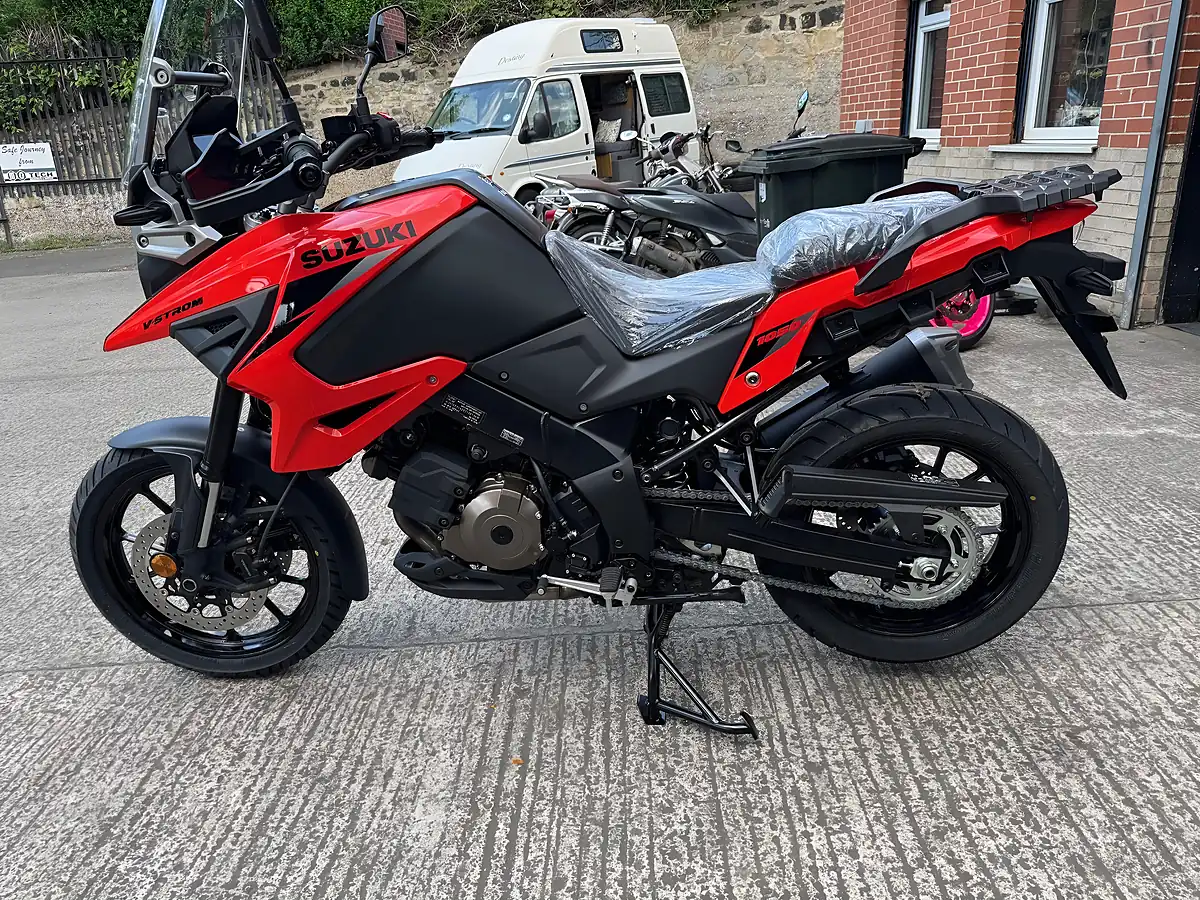Used 2025 Suzuki V-Strom 1050 - Interior and Exterior details 5