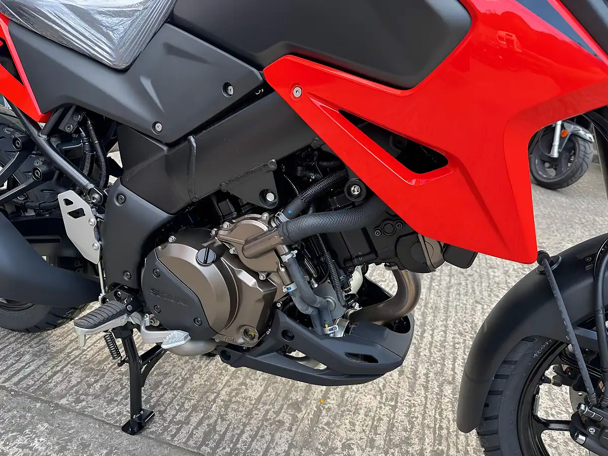 Used 2025 Suzuki V-Strom 1050 - Interior and Exterior details 8