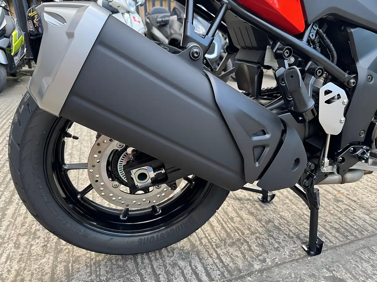 Used 2025 Suzuki V-Strom 1050 - Interior and Exterior details 9