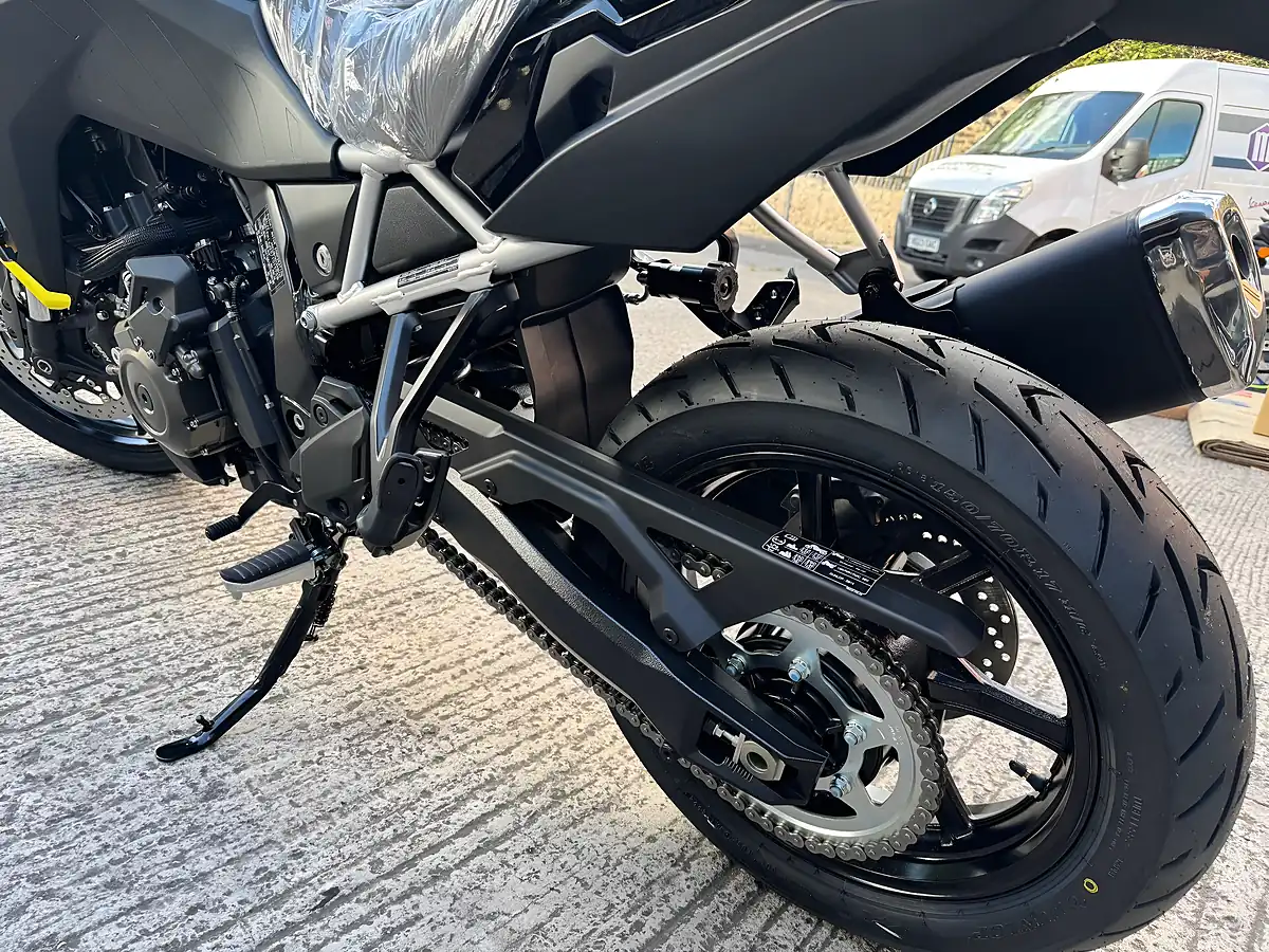 Used 2025 Suzuki V-Strom 800 Re - Interior and Exterior details 9