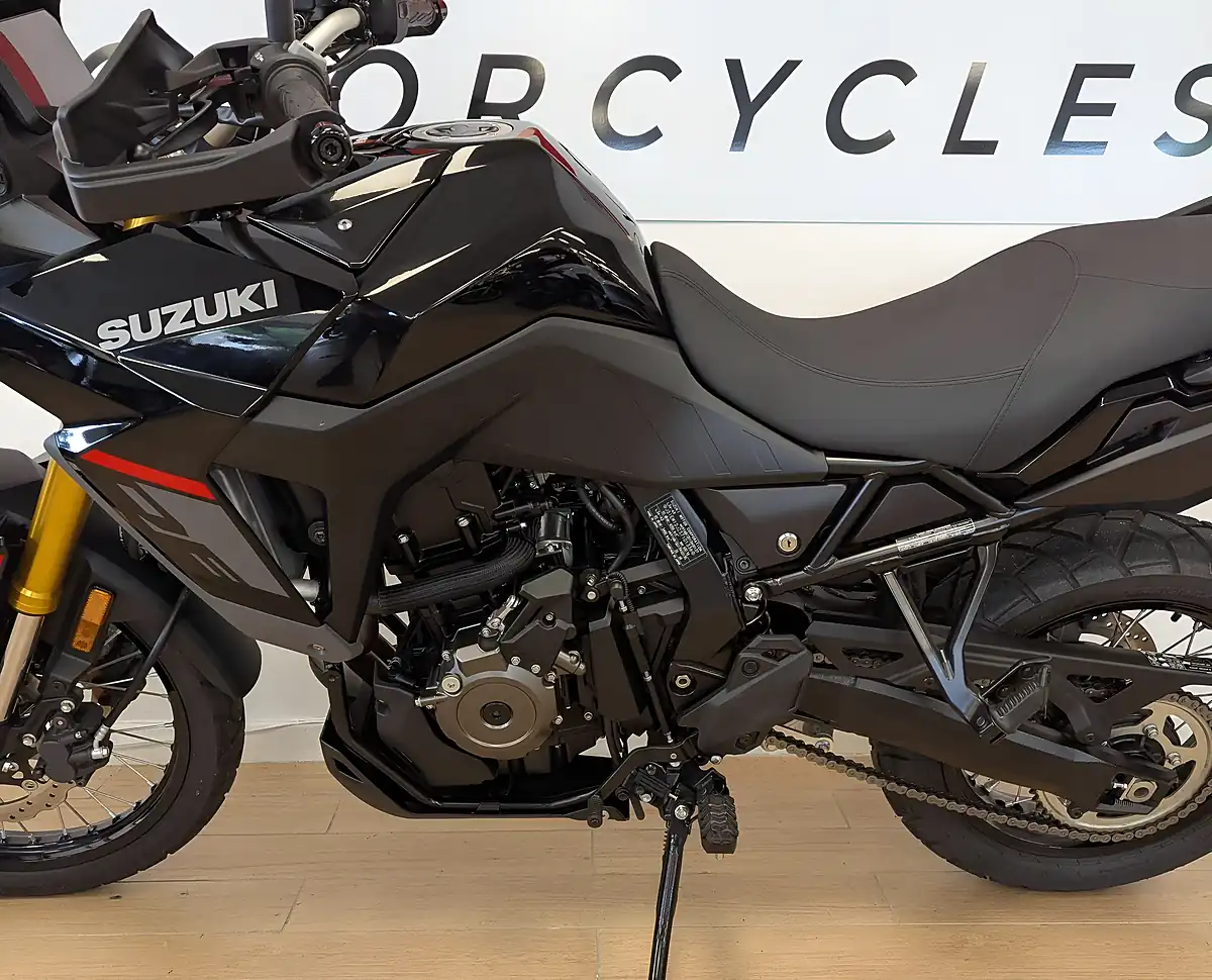 Used 2025 Suzuki V-Strom 800DE Adventure Black - Interior and Exterior details 11