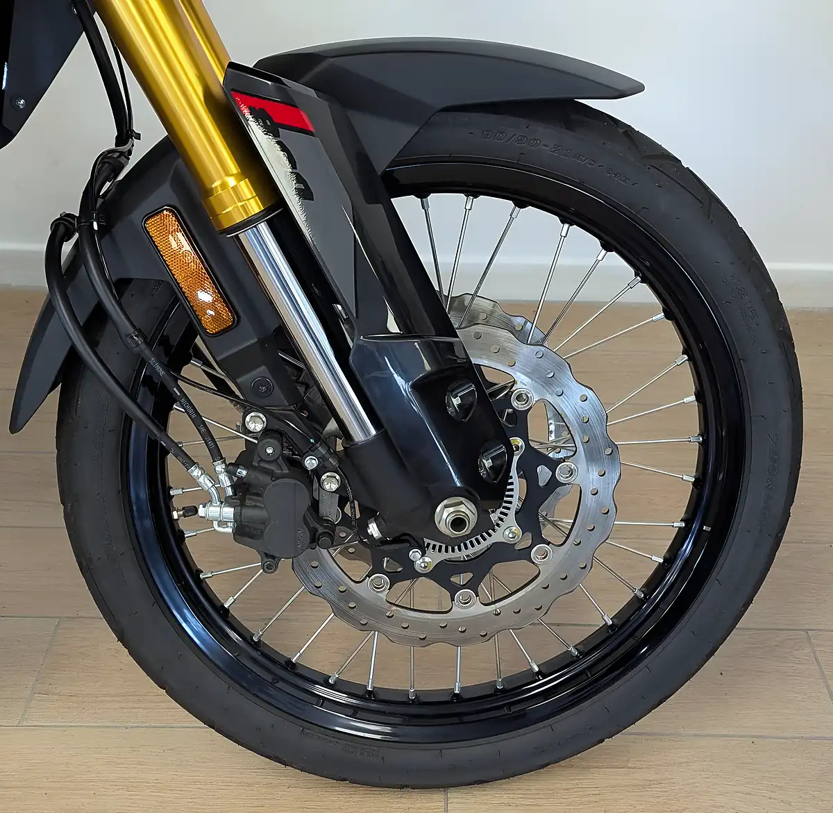 Used 2025 Suzuki V-Strom 800DE Adventure Black - Interior and Exterior details 17