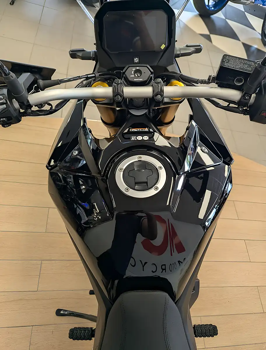 Used 2025 Suzuki V-Strom 800DE Adventure Black - Interior and Exterior details 19
