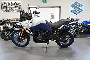Used 2025 Suzuki V-Strom 800DE Pearl Tech White - Interior and Exterior details 2