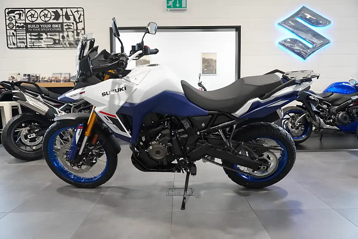 Used 2025 Suzuki V-Strom 800DE Pearl Tech White - Interior and Exterior details 2