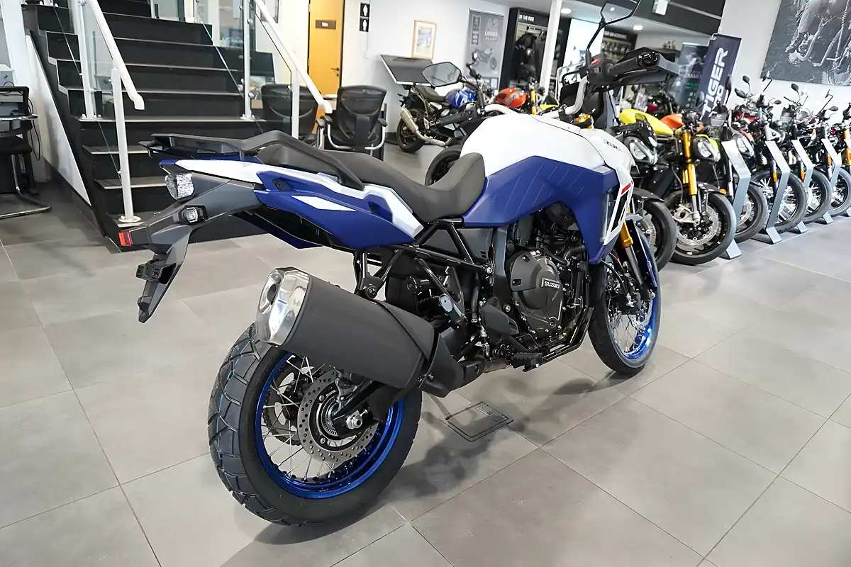 Used 2025 Suzuki V-Strom 800DE Pearl Tech White - Interior and Exterior details 5