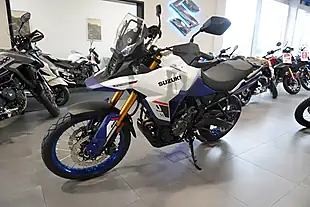 Used 2025 Suzuki V-Strom 800DE Pearl Tech White - Interior and Exterior details 6