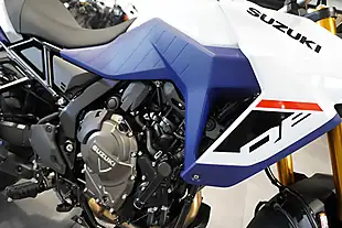 Used 2025 Suzuki V-Strom 800DE Pearl Tech White - Interior and Exterior details 9