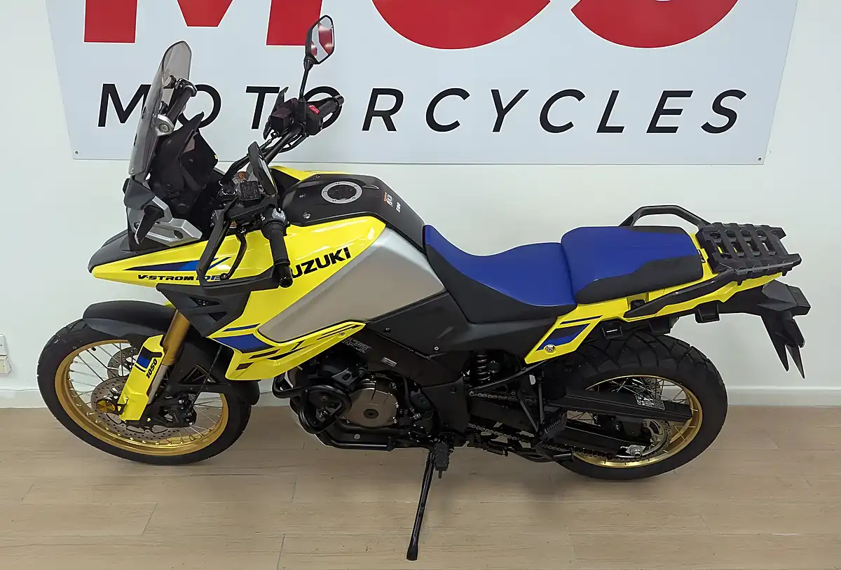 Used 2025 Suzuki V-Strom Yellow - Interior and Exterior details 10