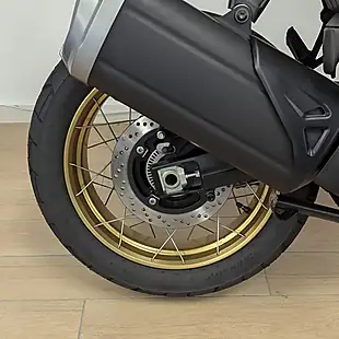 Used 2025 Suzuki V-Strom Yellow - Interior and Exterior details 12