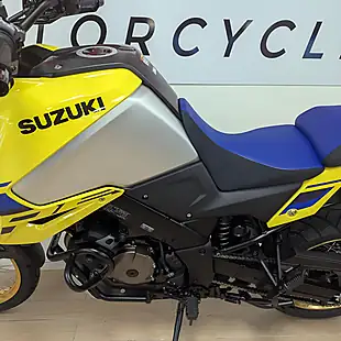 Used 2025 Suzuki V-Strom Yellow - Interior and Exterior details 15