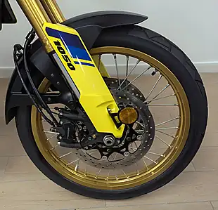 Used 2025 Suzuki V-Strom Yellow - Interior and Exterior details 17