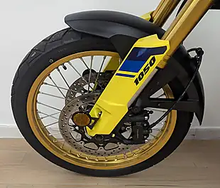 Used 2025 Suzuki V-Strom Yellow - Interior and Exterior details 18