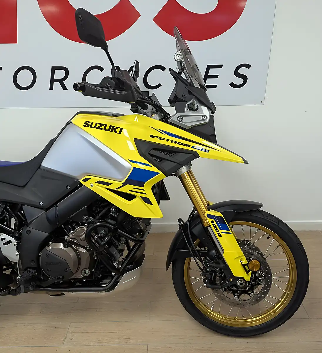 Used 2025 Suzuki V-Strom Yellow - Interior and Exterior details 2