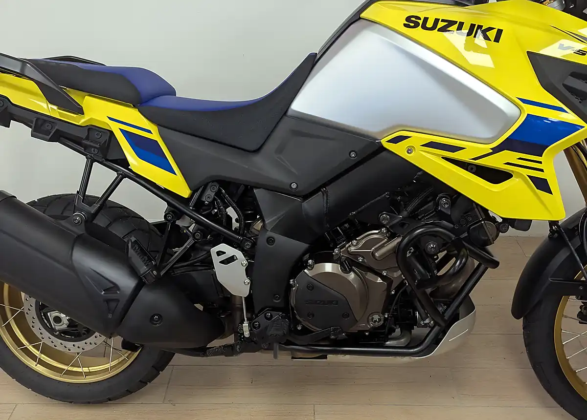 Used 2025 Suzuki V-Strom Yellow - Interior and Exterior details 6