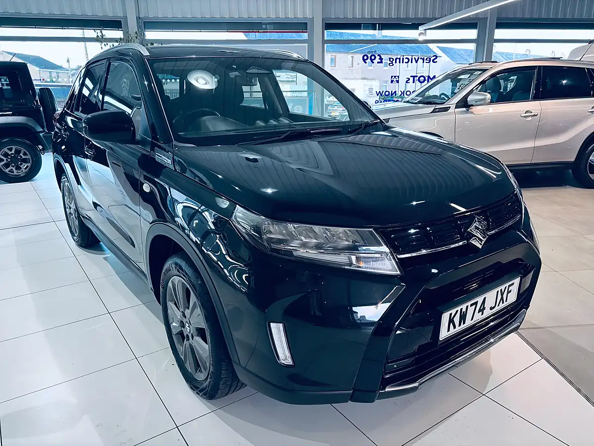 Used 2025 Suzuki Vitara Motion Black - Front View