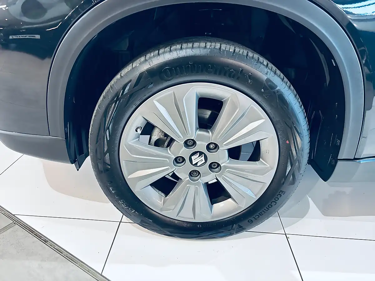 Used 2025 Suzuki Vitara Motion Black - Interior and Exterior details 17