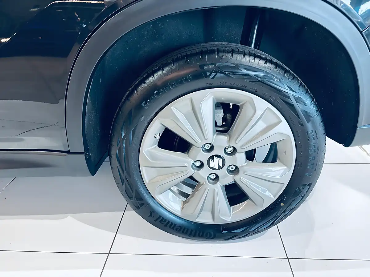 Used 2025 Suzuki Vitara Motion Black - Interior and Exterior details 18