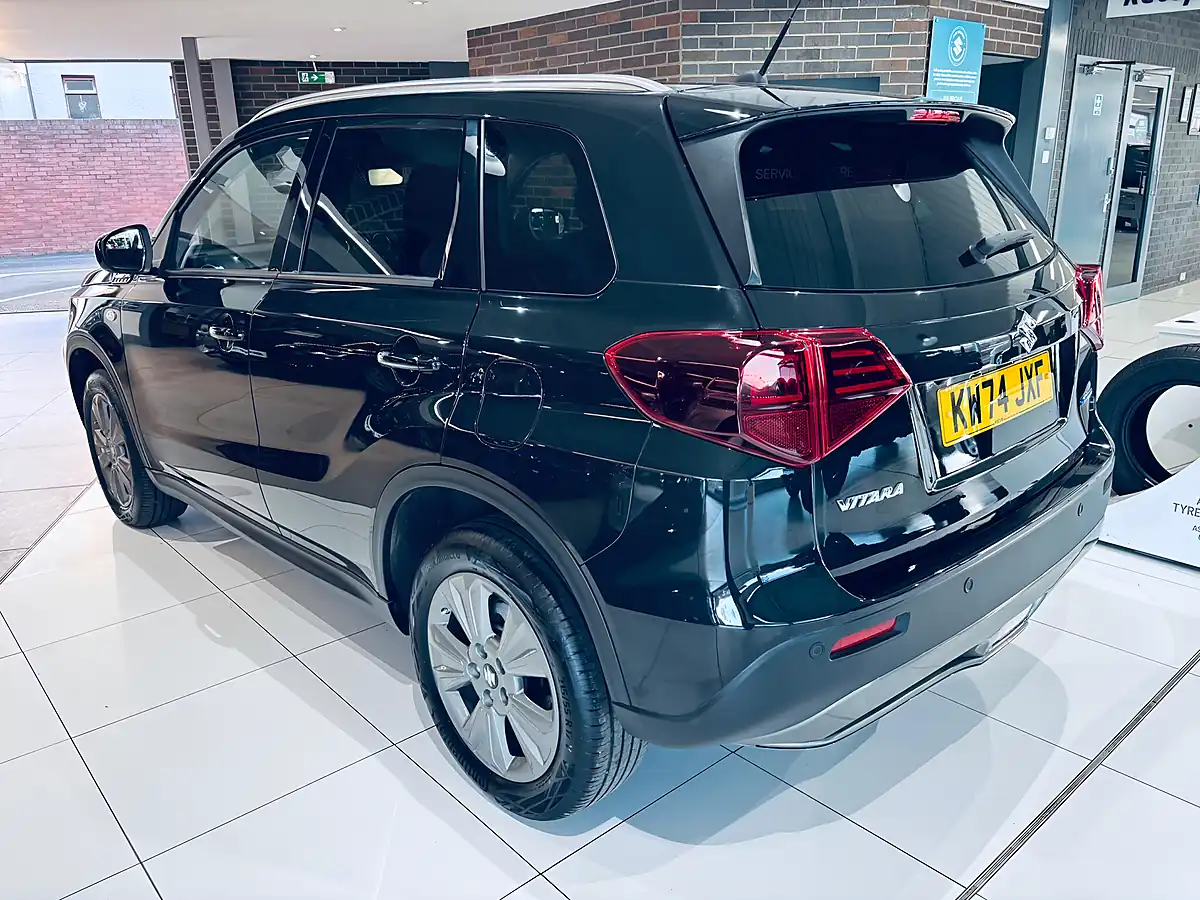 Used 2025 Suzuki Vitara Motion Black - Interior and Exterior details 3
