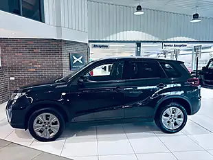 Used 2025 Suzuki Vitara Motion Black - Interior and Exterior details 4