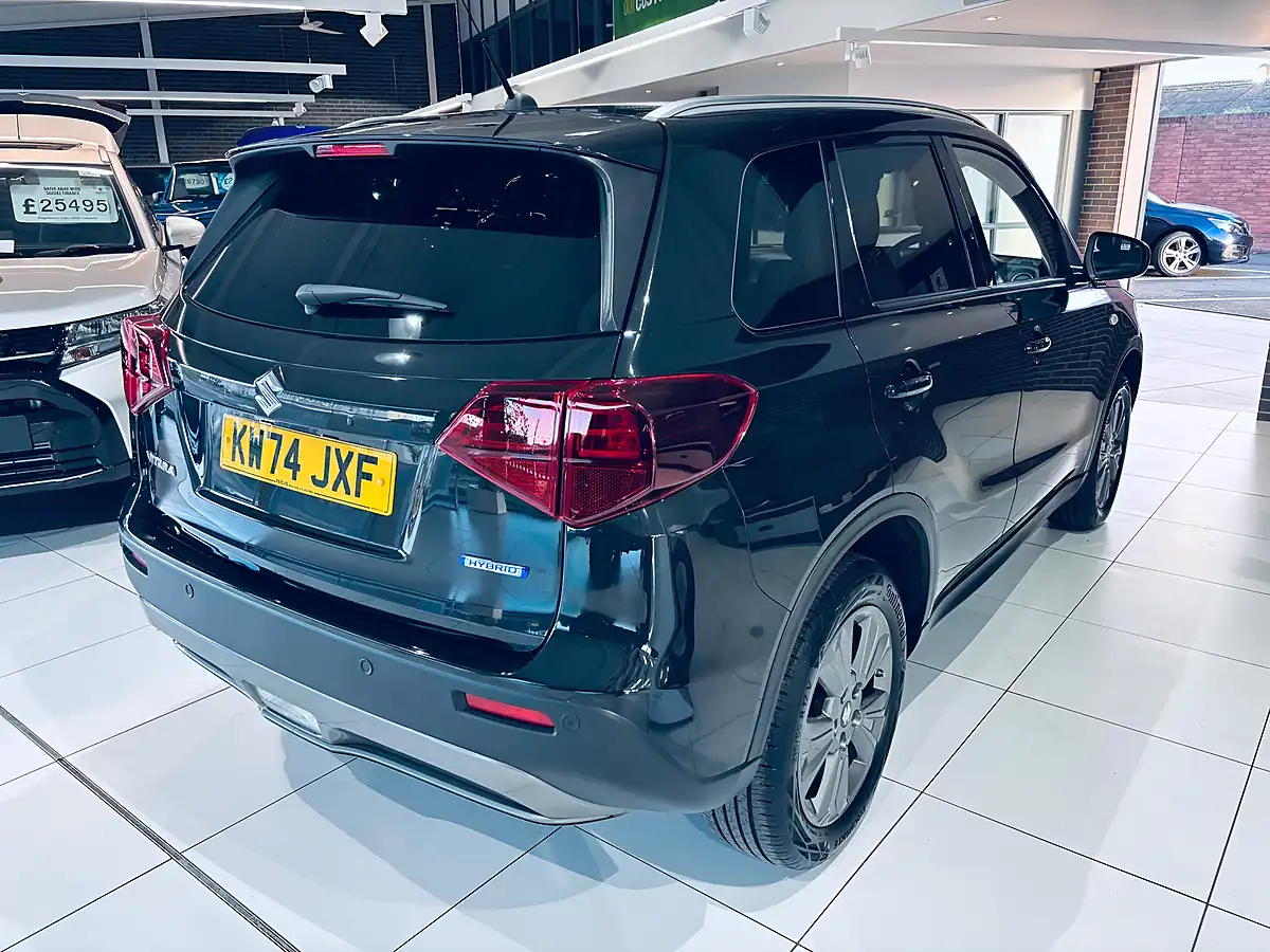 Used 2025 Suzuki Vitara Motion Black - Interior and Exterior details 6