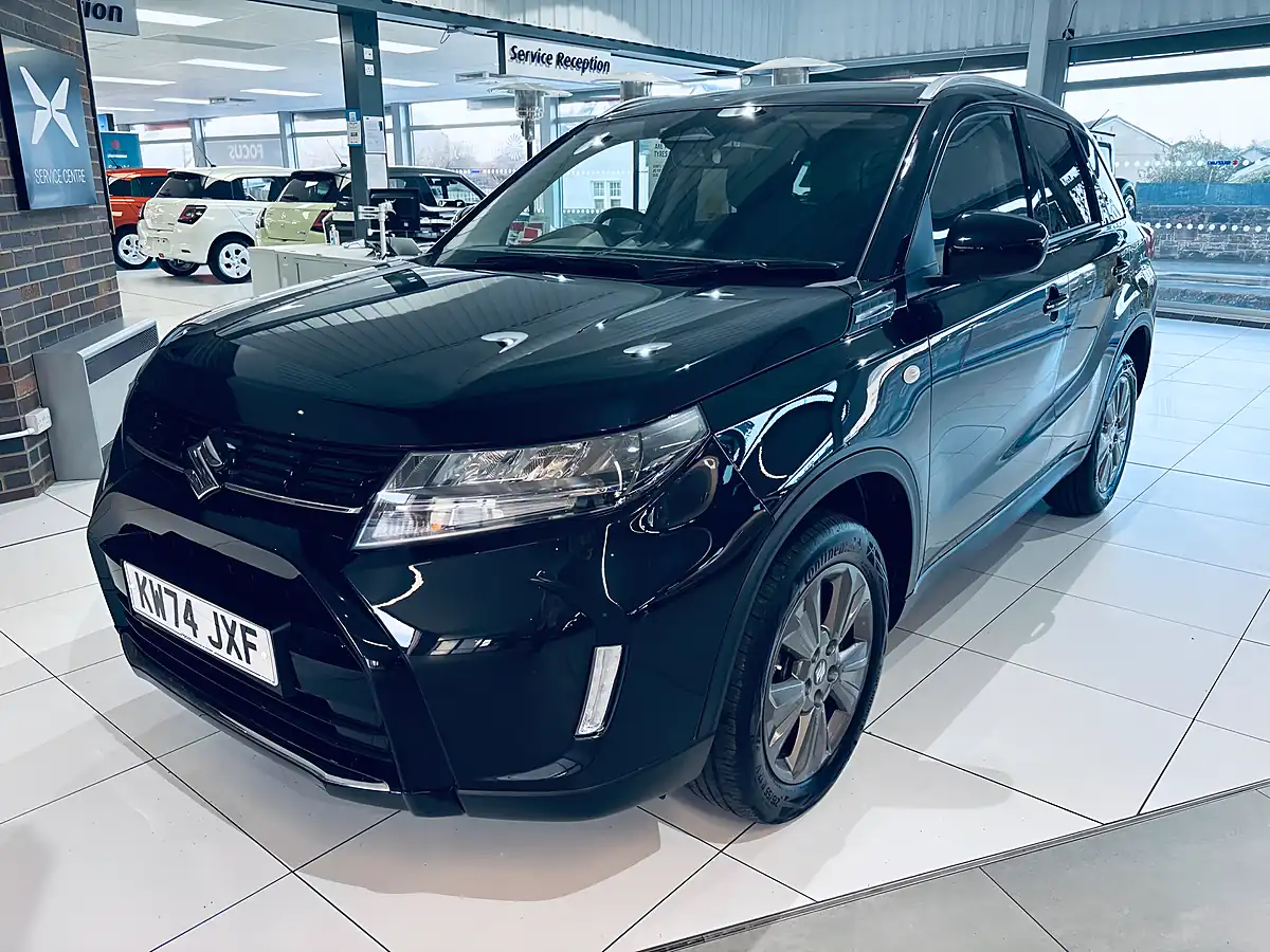 Used 2025 Suzuki Vitara Motion Black - Interior and Exterior details 7