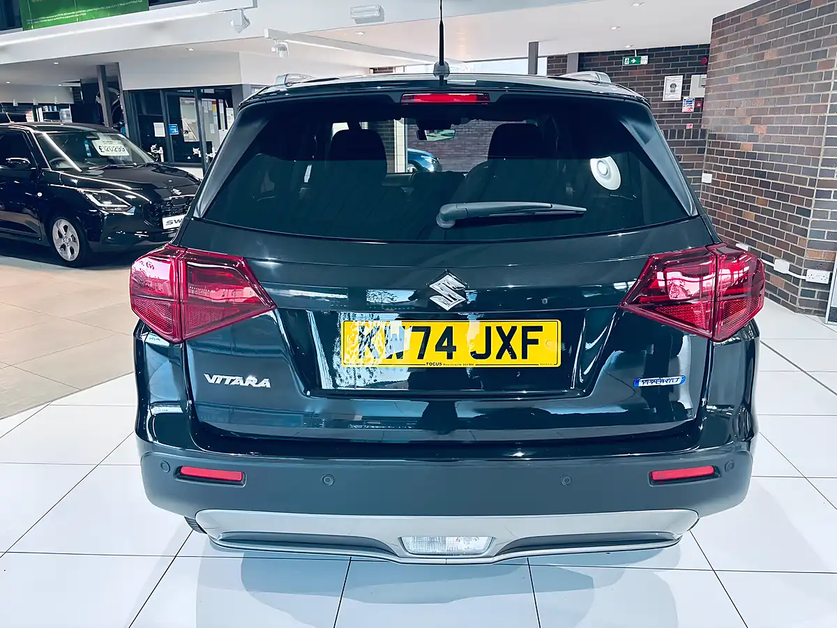 Used 2025 Suzuki Vitara Motion Black - Interior and Exterior details 8