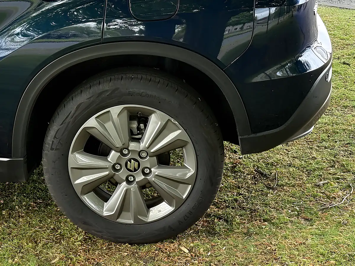 Used 2025 Suzuki Vitara Motion Blue - Interior and Exterior details 10