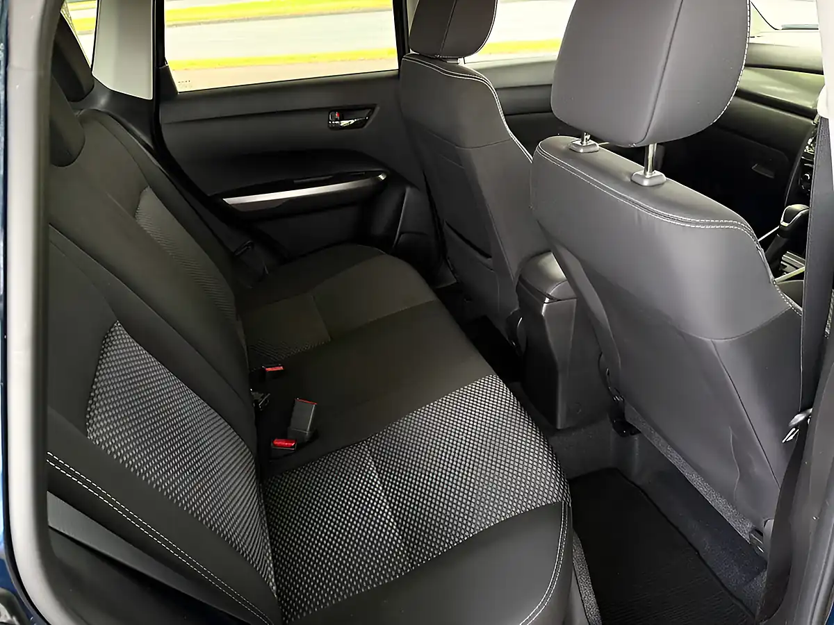Used 2025 Suzuki Vitara Motion Blue - Interior and Exterior details 13