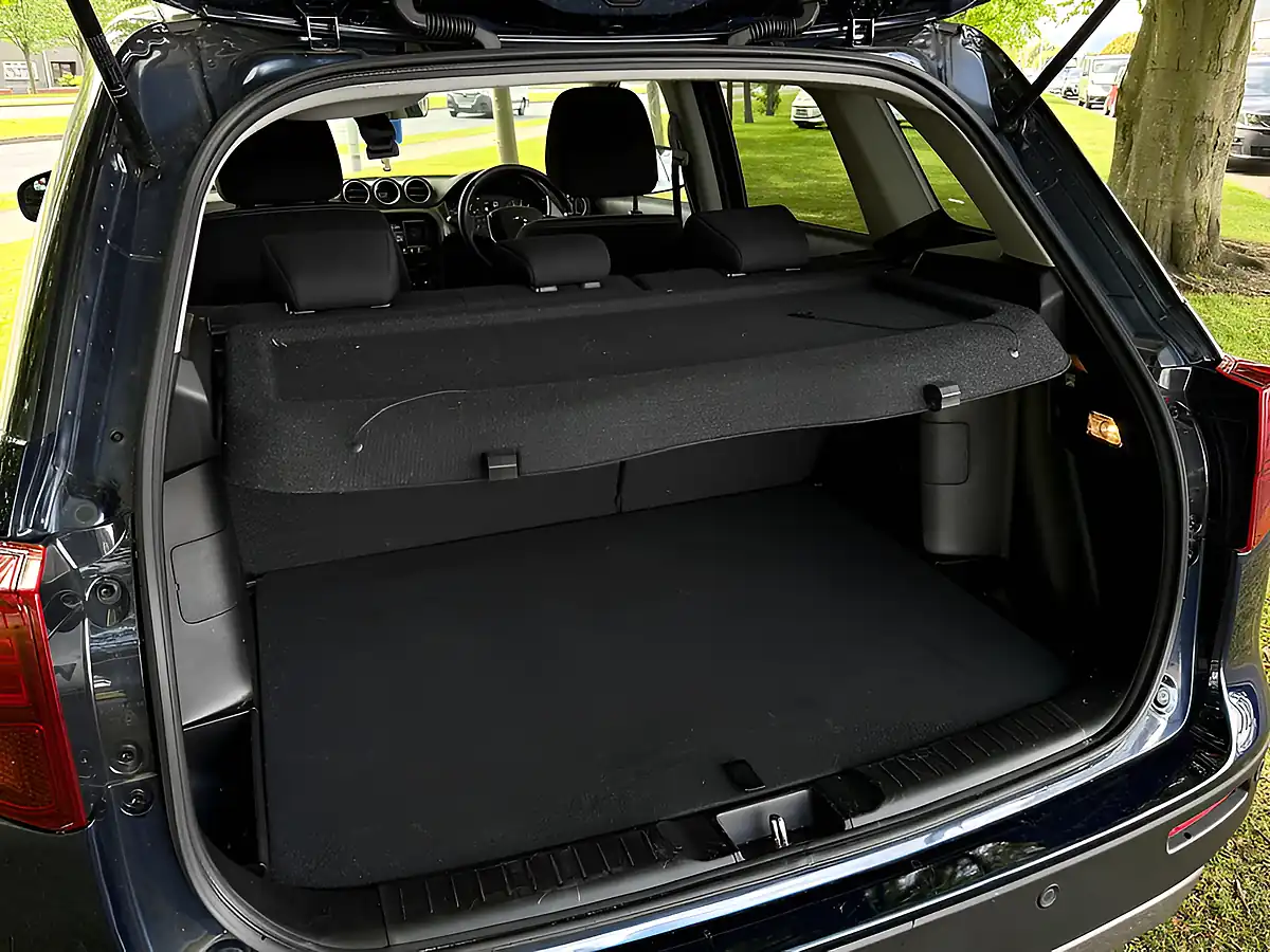 Used 2025 Suzuki Vitara Motion Blue - Interior and Exterior details 14