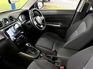 Used 2025 Suzuki Vitara Motion Blue - Interior and Exterior details 15