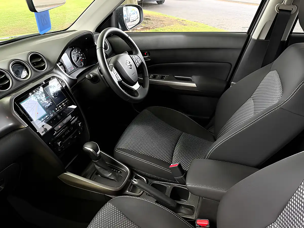 Used 2025 Suzuki Vitara Motion Blue - Interior and Exterior details 15