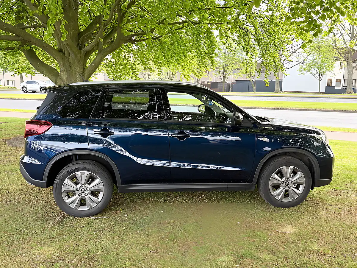 Used 2025 Suzuki Vitara Motion Blue - Interior and Exterior details 7