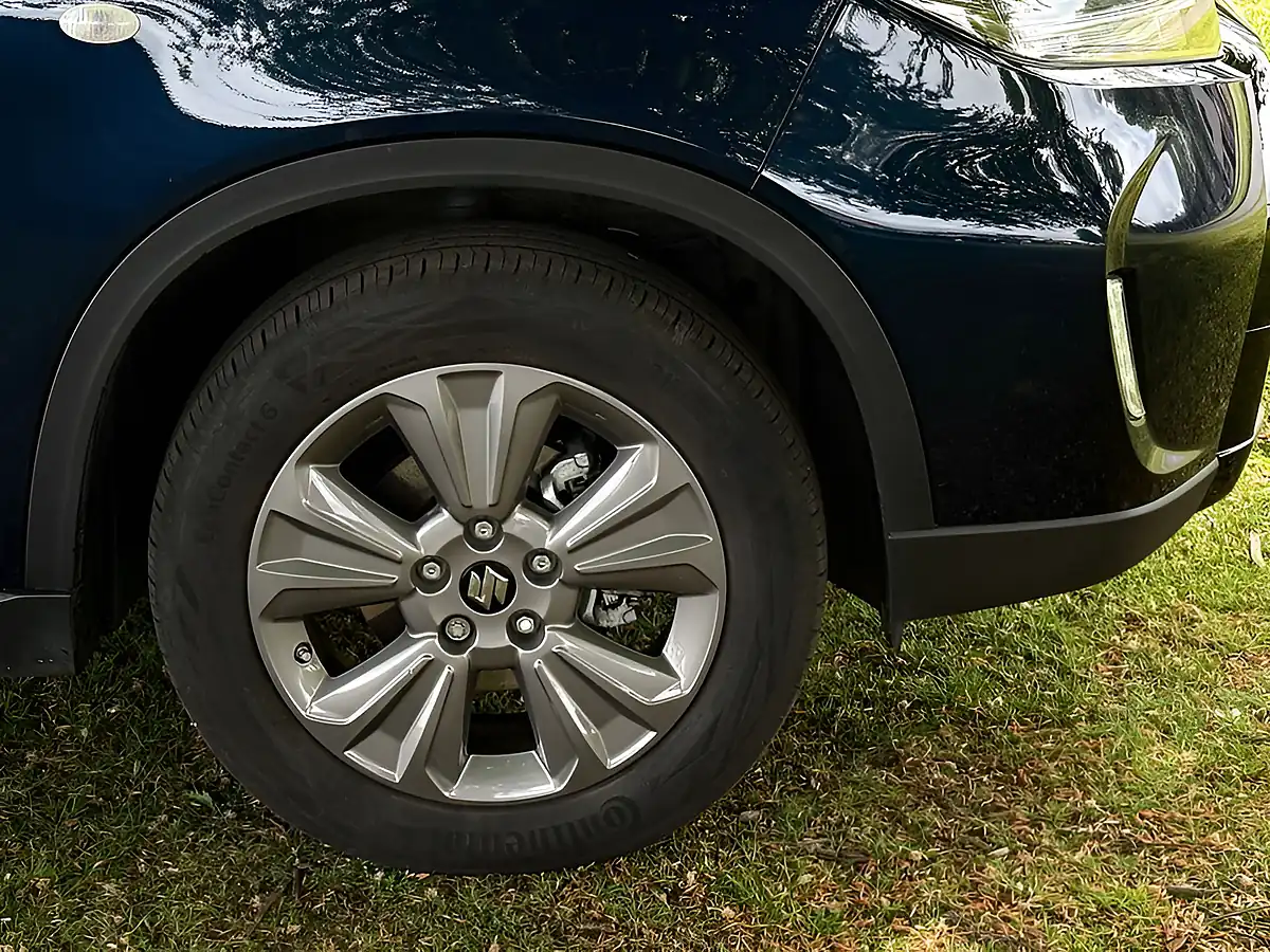 Used 2025 Suzuki Vitara Motion Blue - Interior and Exterior details 8