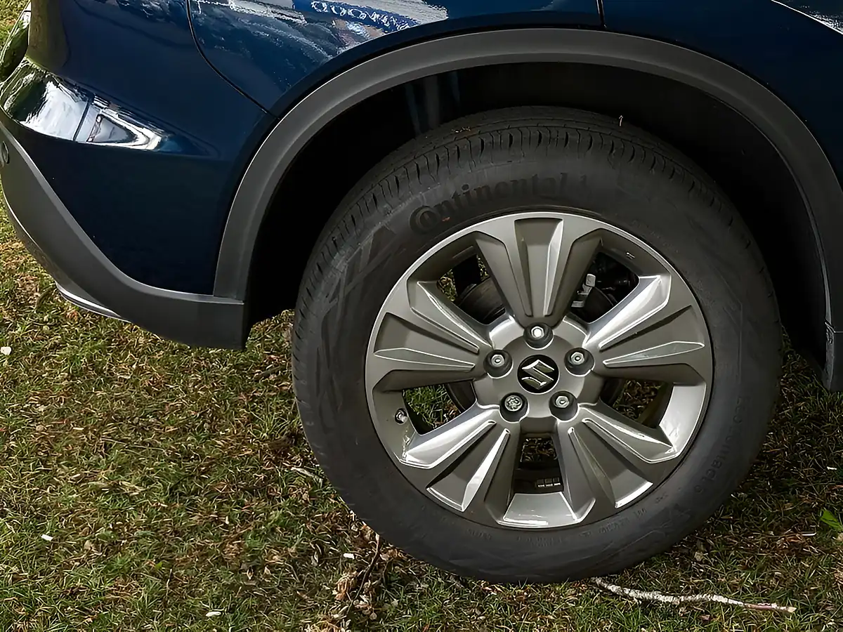 Used 2025 Suzuki Vitara Motion Blue - Interior and Exterior details 9