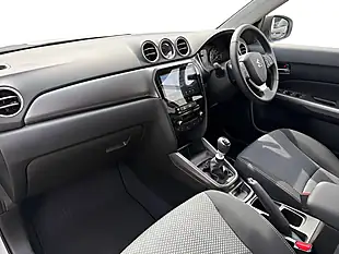 Used 2025 Suzuki Vitara Motion White - Interior and Exterior details 12