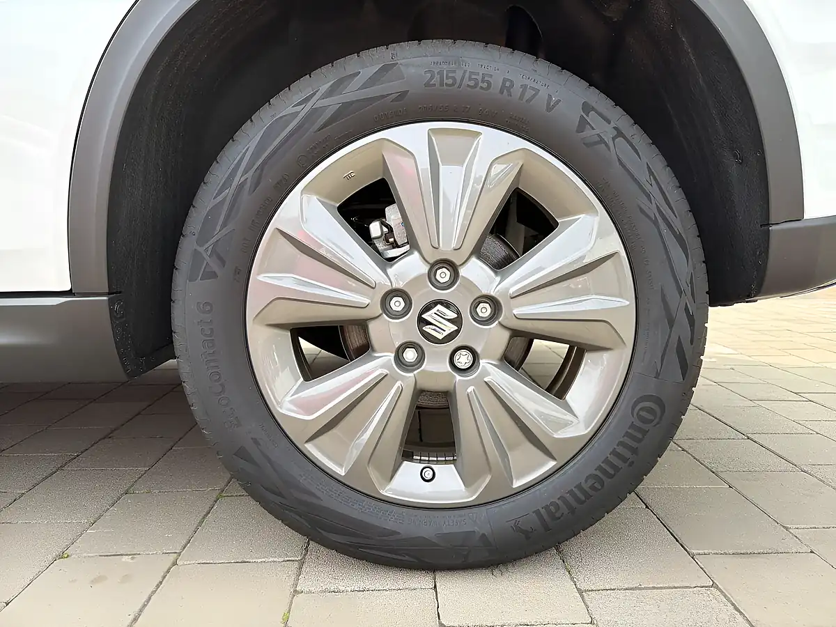 Used 2025 Suzuki Vitara Motion White - Interior and Exterior details 7