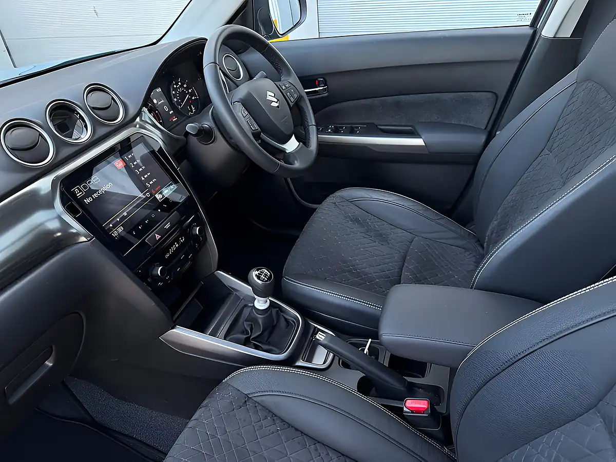 Used 2025 Suzuki Vitara Ultra Blue - Interior and Exterior details 13