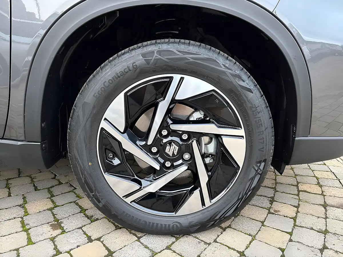 Used 2025 Suzuki Vitara Ultra Grey - Interior and Exterior details 7