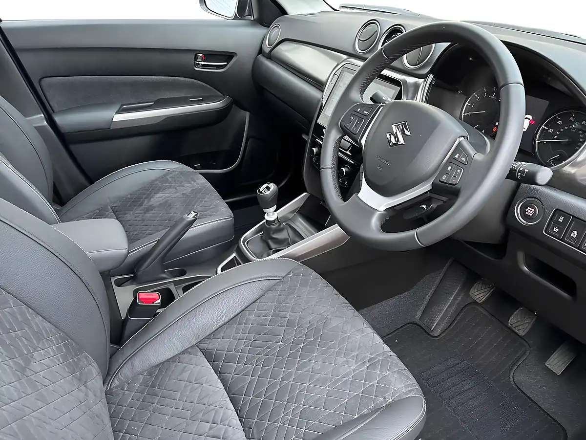 Used 2025 Suzuki Vitara Ultra Grey - Interior and Exterior details 8