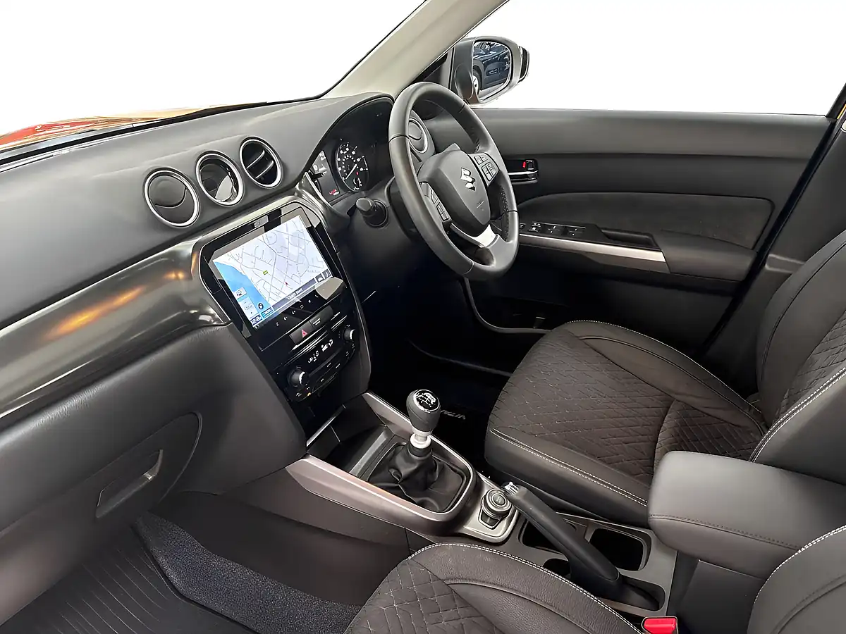 Used 2025 Suzuki Vitara Ultra Yellow - Interior and Exterior details 12